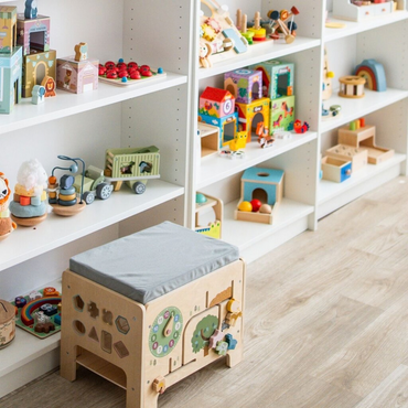 Дървено Монтесори столче 2 в 1 с активности 2Kids Toys