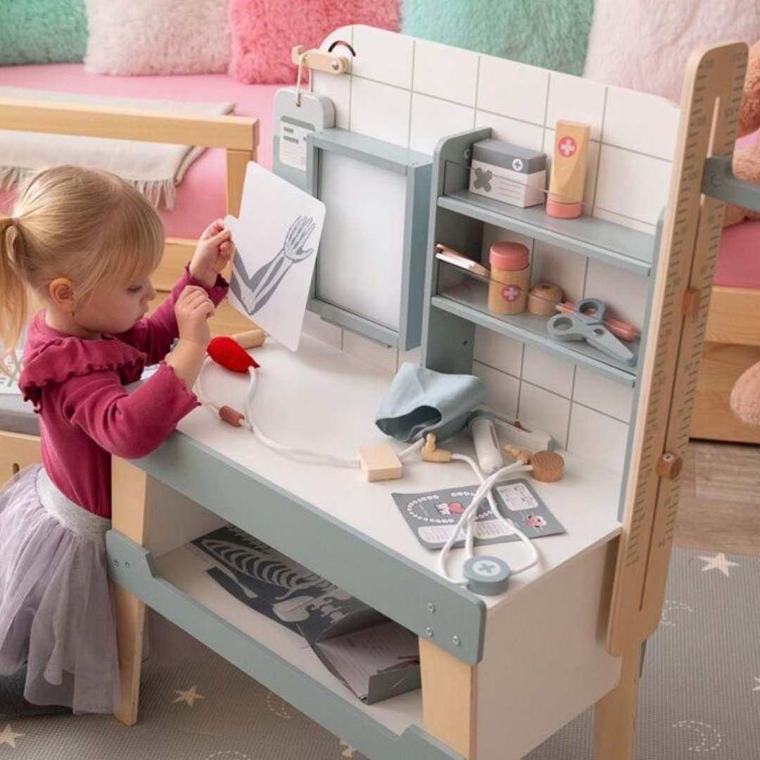 Дървен лекарски кабинет с маса и медицински аксесоари 2Kids Toys – снимка 7