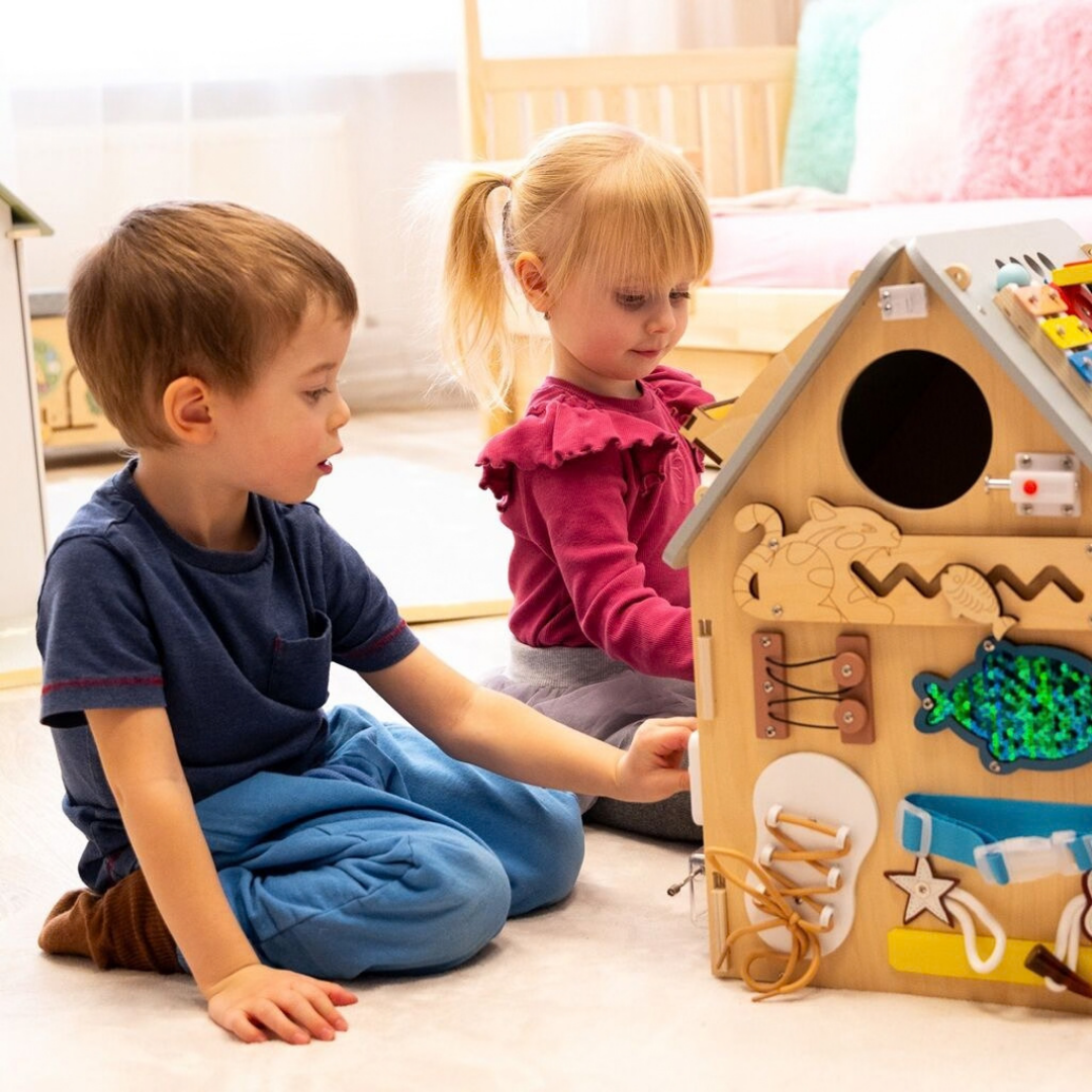 Дървен бизи борд Монтесори къща в сив цвят 2Kids Toys – снимка 8