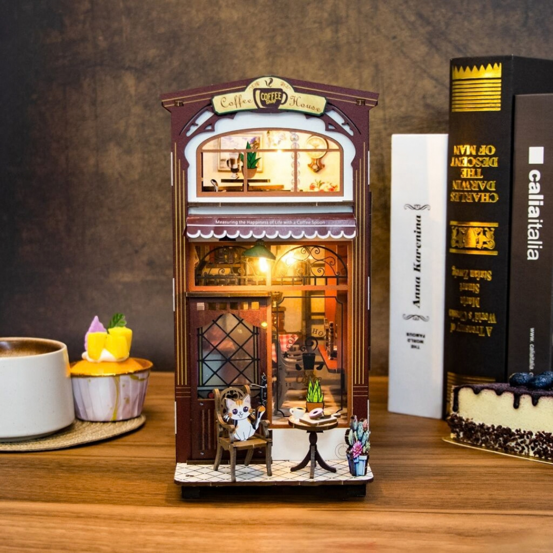 Сглобяем book nook модел Кафене с LED осветление 2Kids Toys – снимка 9