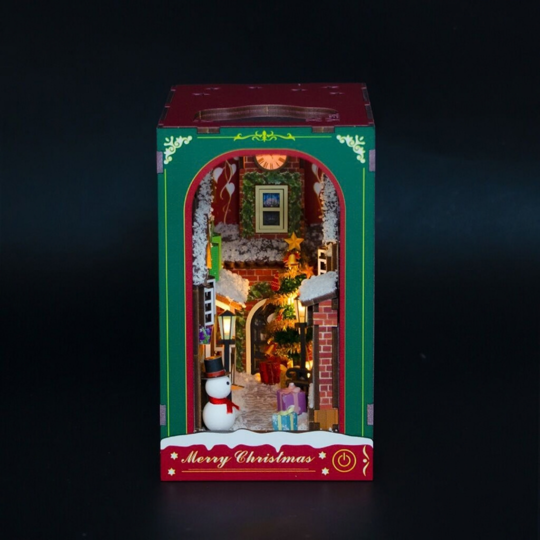 Сглобяем модел Book Nook White Christmas с LED осветление 2Kids Toys – снимка 8